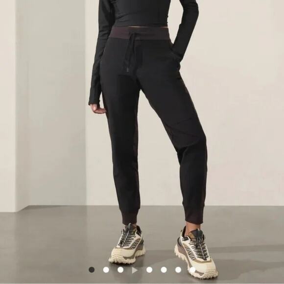 Athleta Pants - Athleta Headlands Hybrid Trek Joggers Womens 6 Athleisure Pants Black